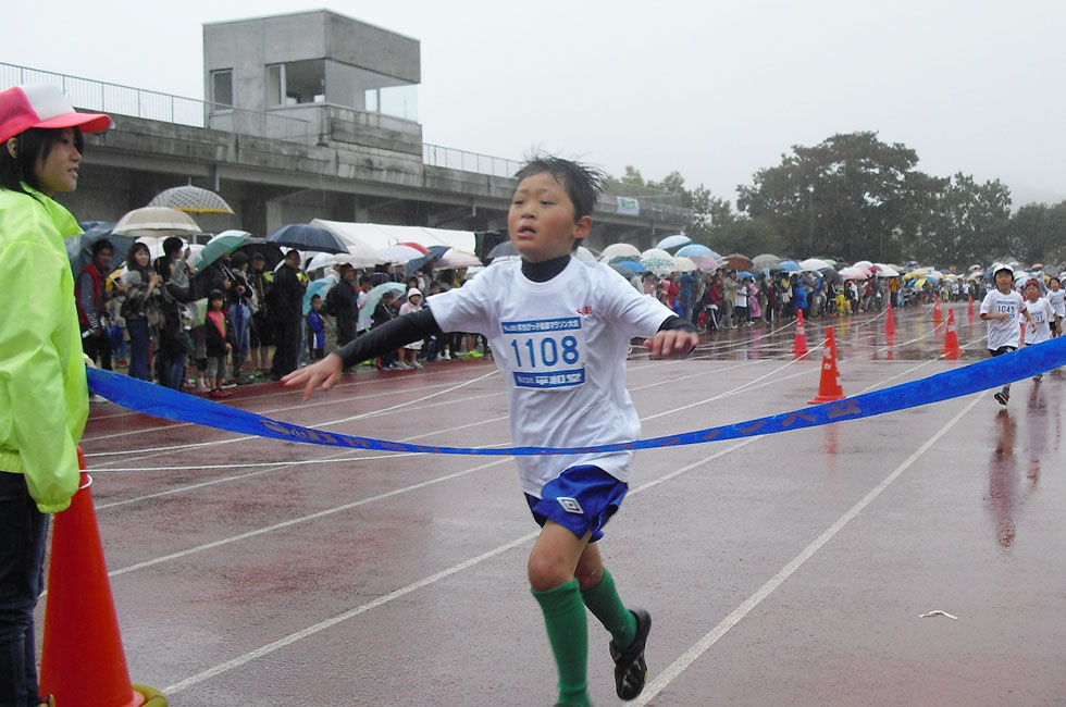 1年男子は三浦くんが6分37秒で優勝。