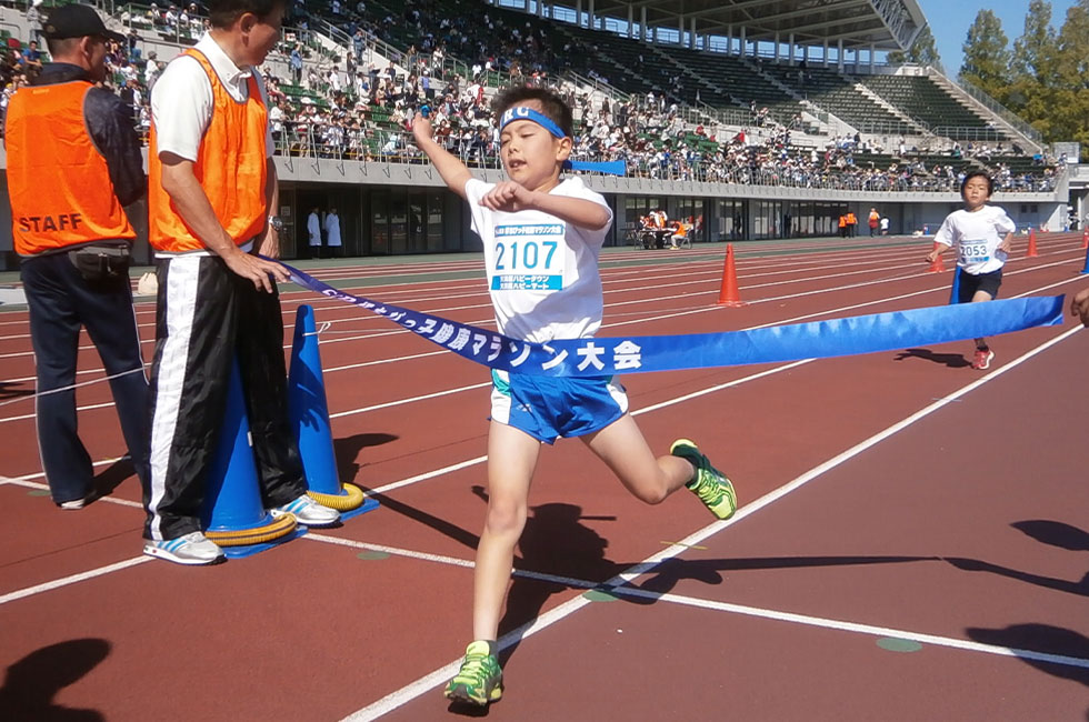 2年男子は沼上くんが5分52秒で連覇達成。	