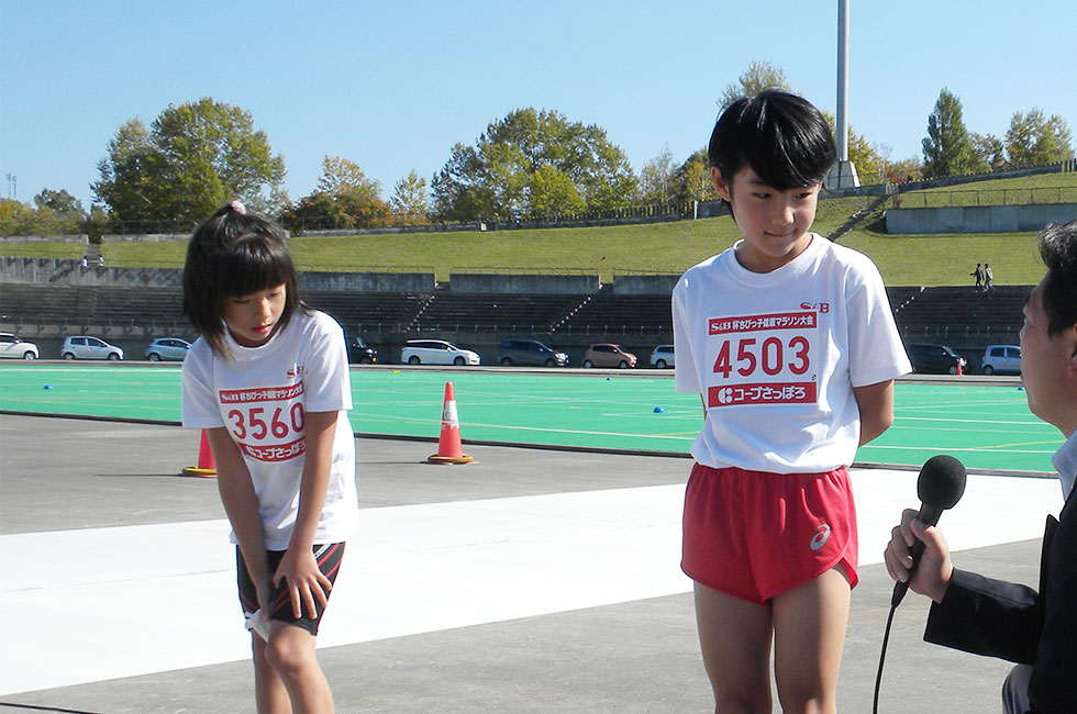 4年女子は岩田さんが好タイムで初の栄冠。