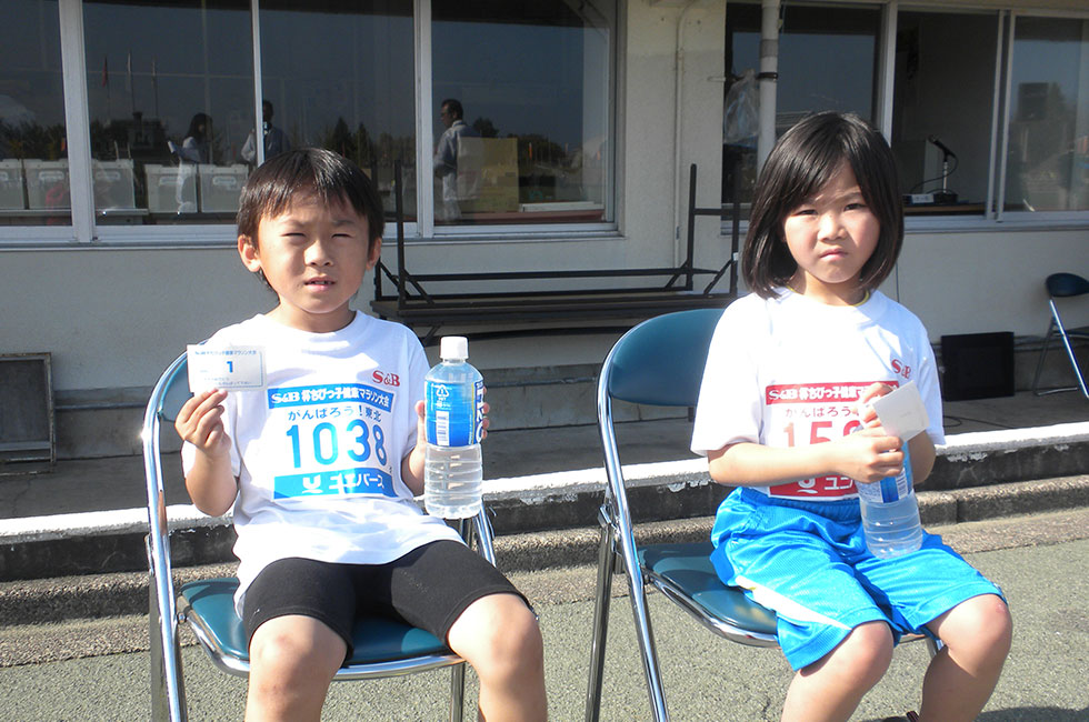 1年男子は高橋くん5分57秒の大会新。女子は佐藤さん6分42秒の好タイムで優勝。	