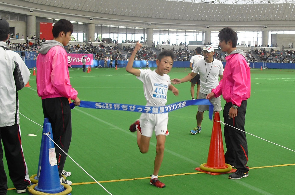 4年男子は中島くんが7分26秒で3連覇。