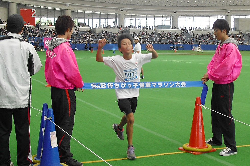 5年男子は山口くんが10分55秒で初優勝。
