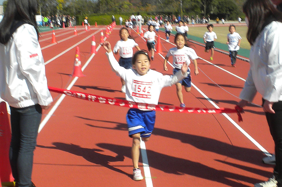 1年女子は半海さんが逃げ切り優勝。