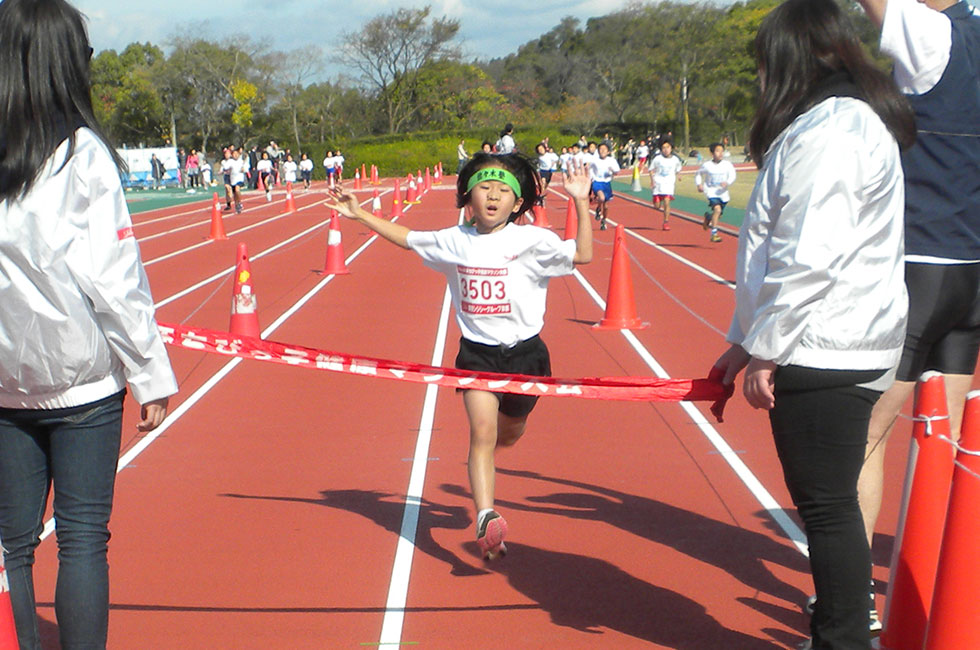 3年女子は上田さんが好タイムで初の栄冠。