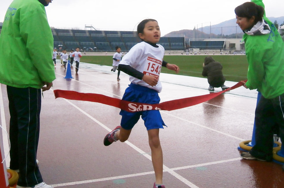 1年女子は伊藤さんが6分50秒で優勝。
