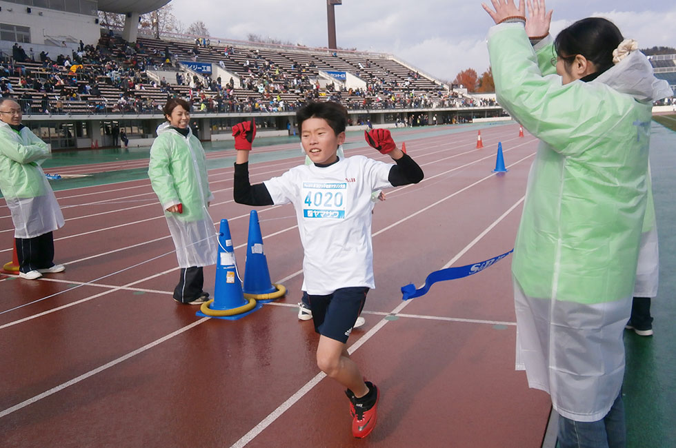 4年男子は松田くんが7分40秒で2度目のＶ。