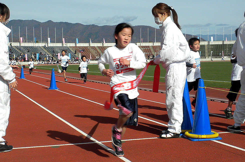 3年女子は志水口さんが8分16秒で3連覇。