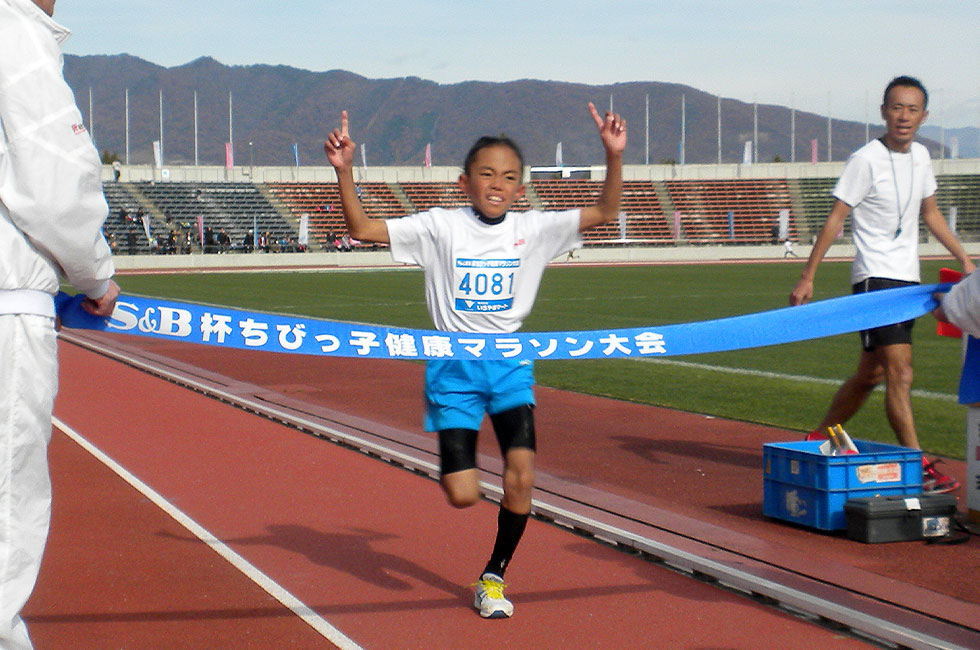4年男子は妻木くんが7分9秒で2度目のＶ。