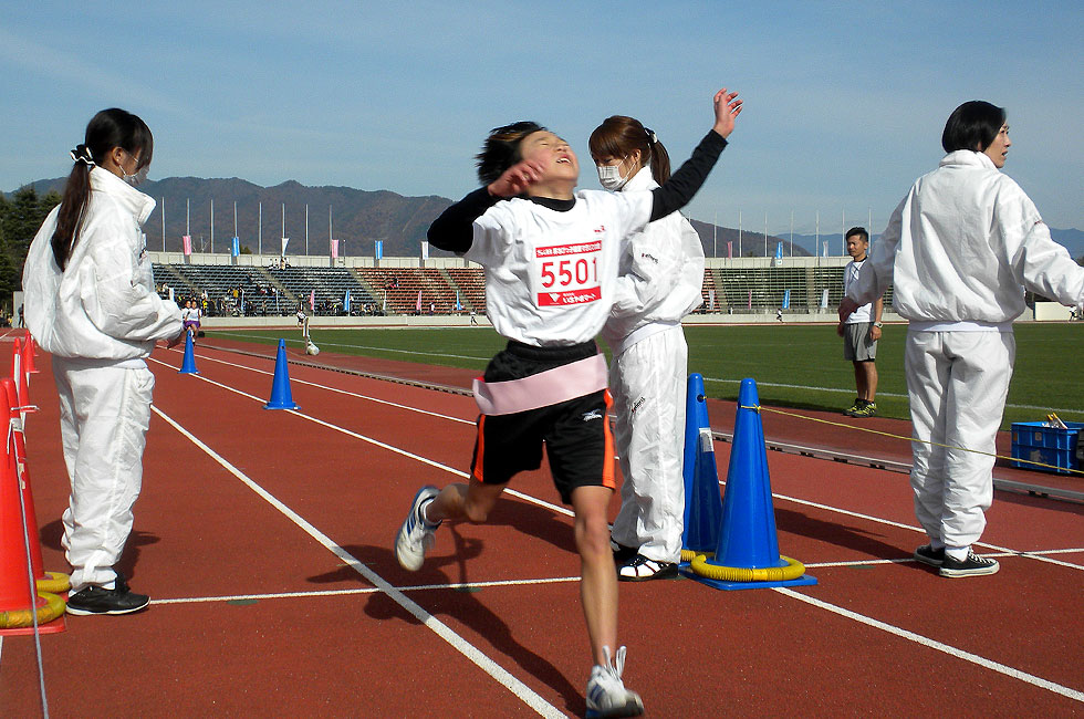 5年女子は青沼さんが11分18秒で5連覇達成。