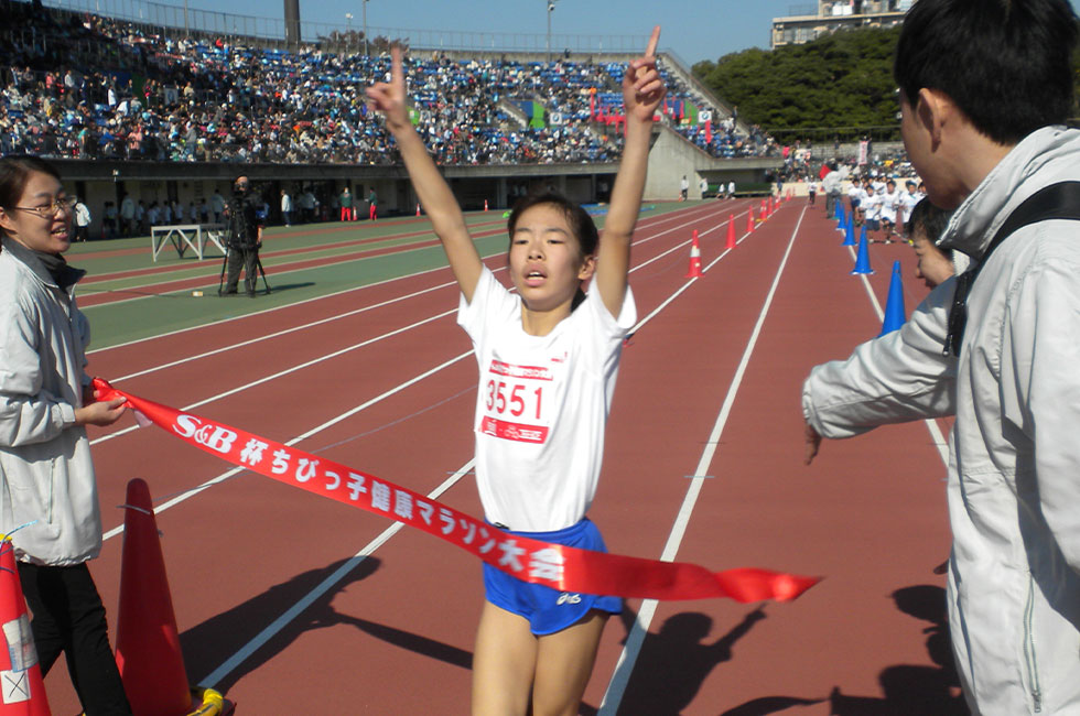 3年女子は池端さんが7分48秒で3連覇達成。