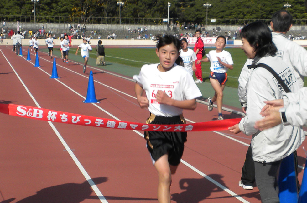 6年女子は田中さんが10分57秒で嬉しい初優勝。