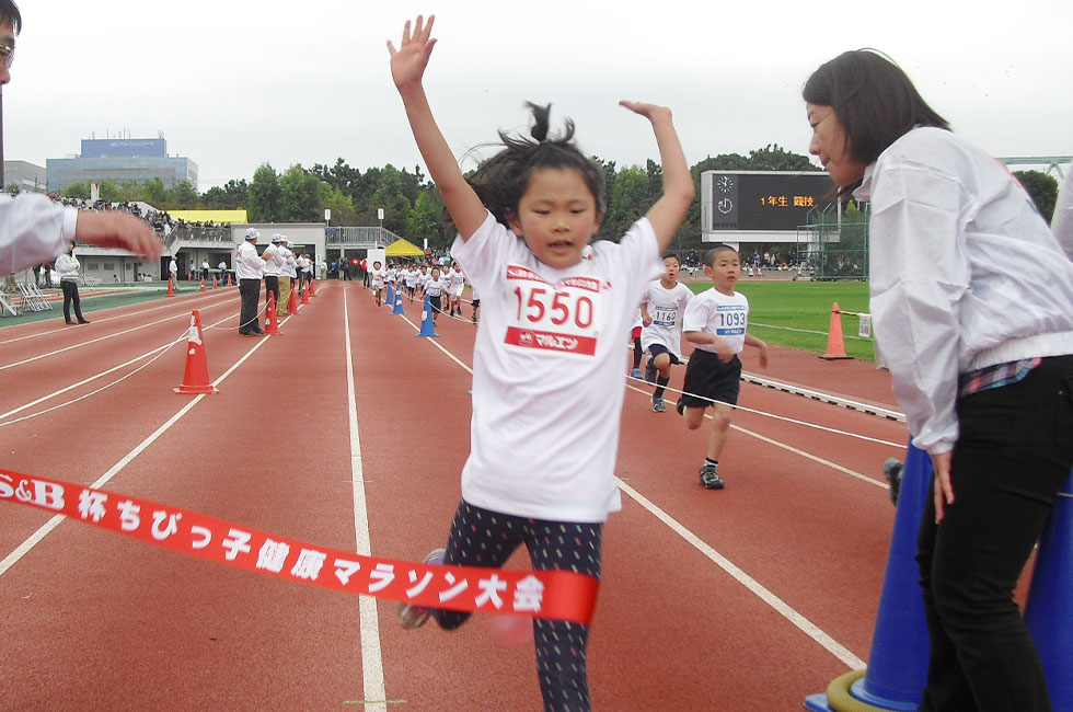 1年女子は加藤さんが6分21秒で優勝。