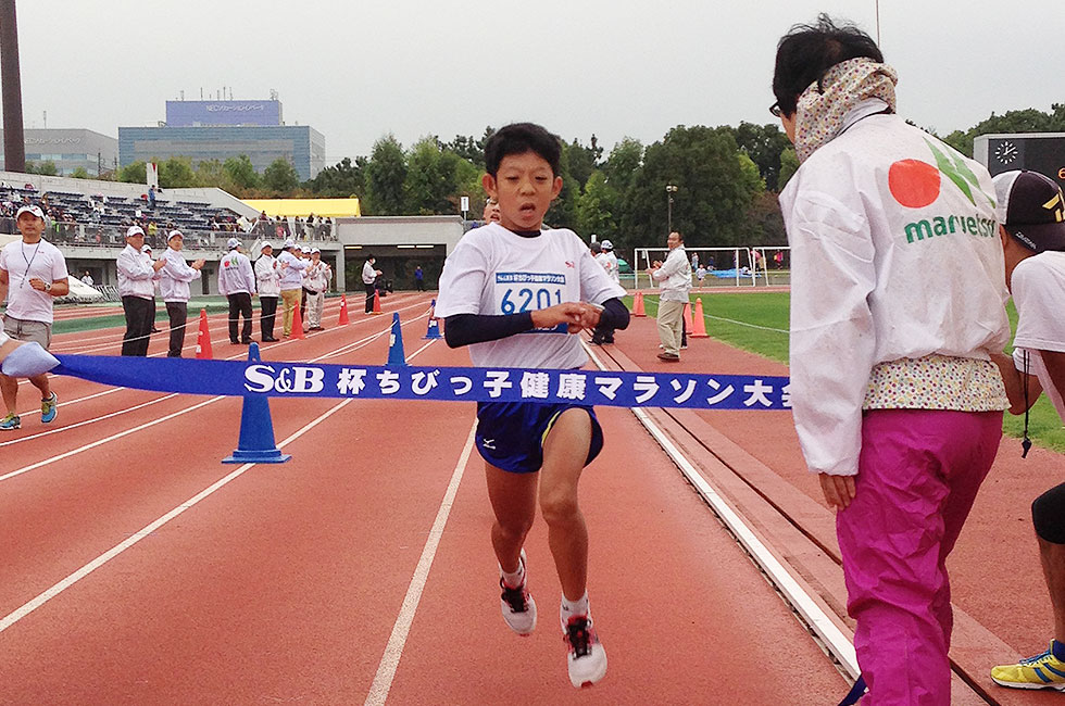 6年男子は山田くんが10分6秒で初優勝。