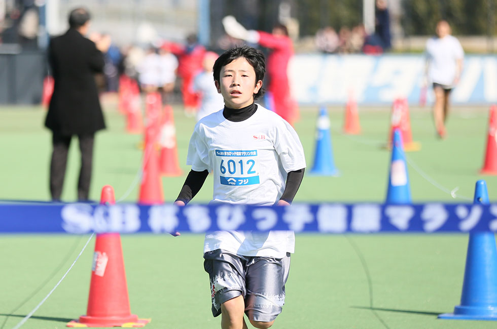 6年男子は岩見くんが11分6秒で初優勝。