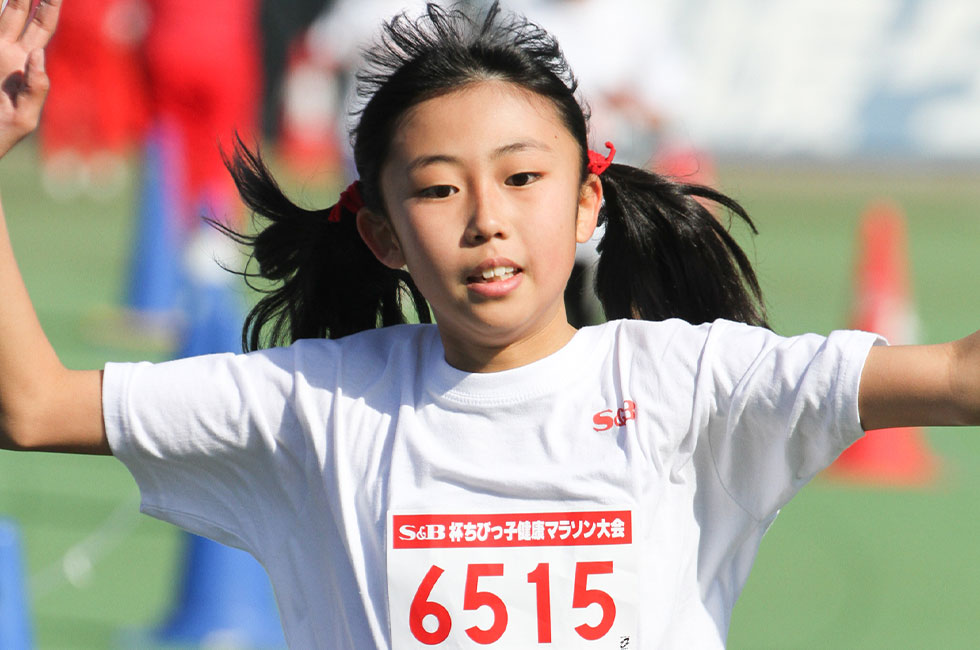 6年女子は佐々木さんが11分23秒で初優勝。