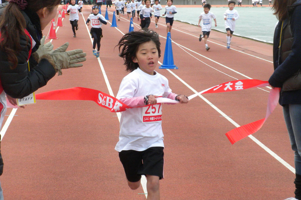 2年女子は浜下さんが連覇の優勝。