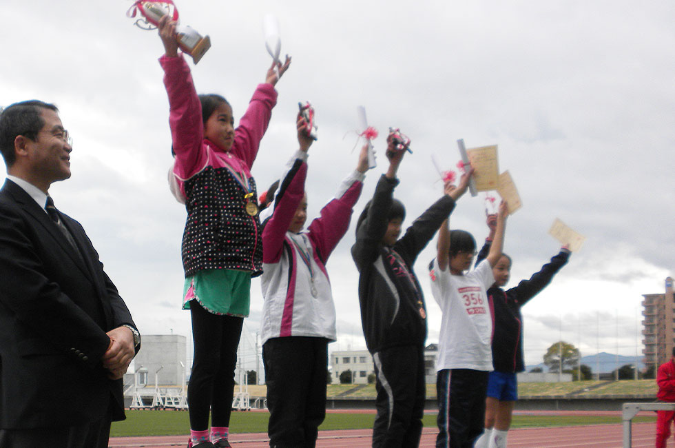 3年女子は香川さんが大会新の7分28秒で連覇達成。