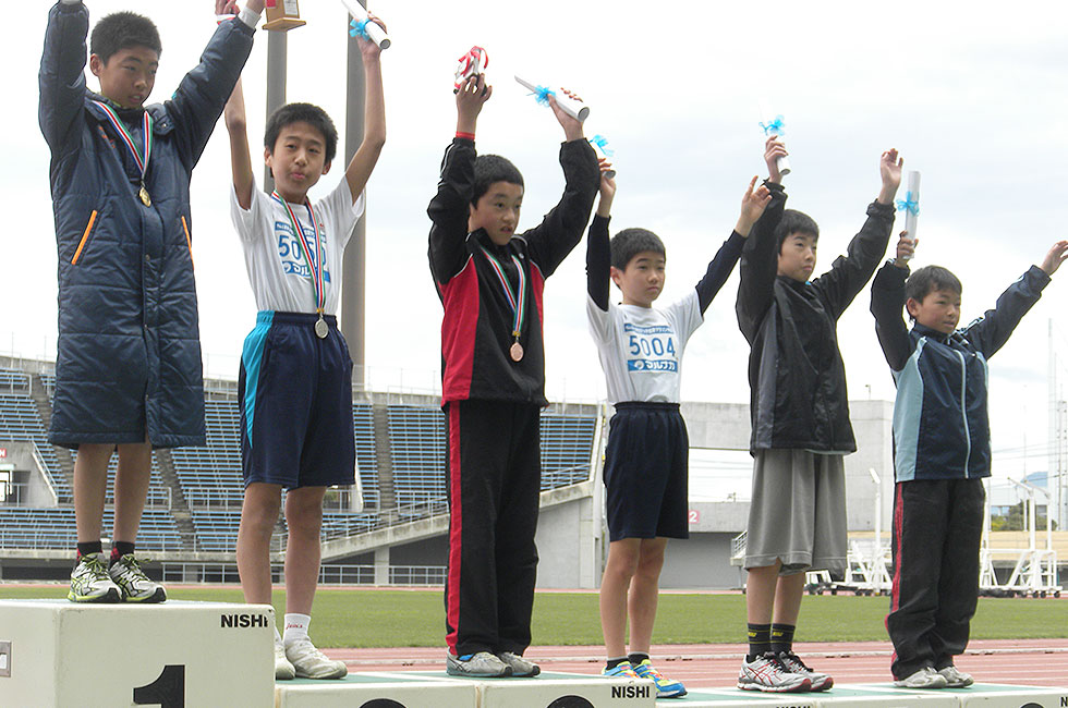 5年男子は杖池くんが11分08秒で連覇を達成。
