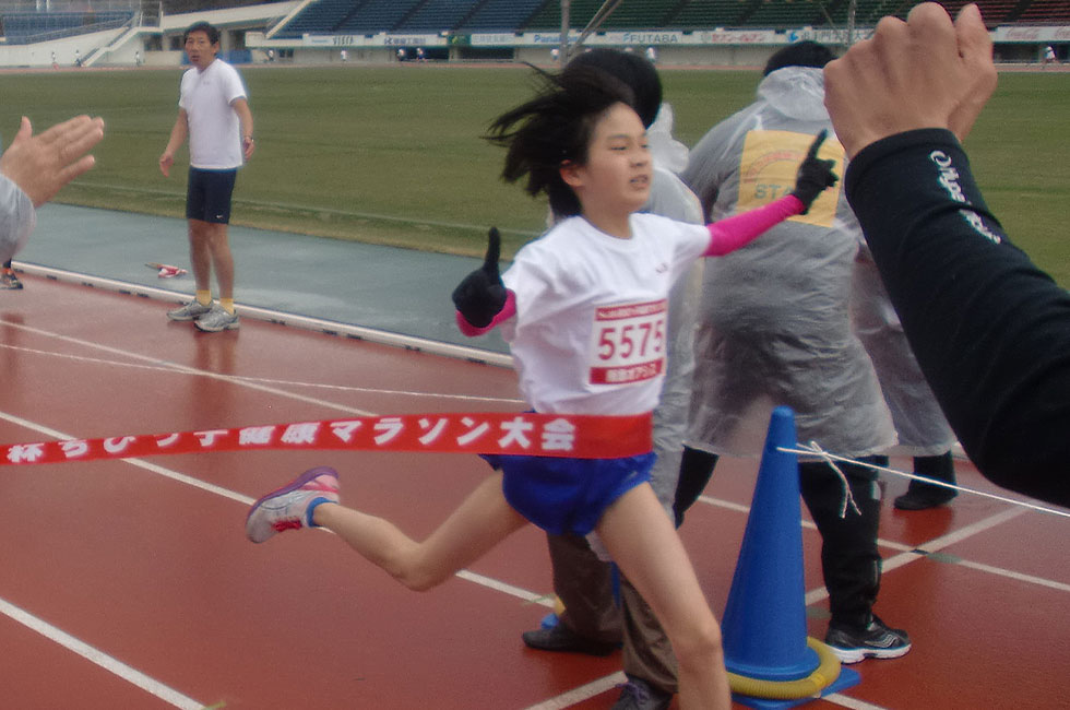 5年女子は宮島さんが大阪大会歴代タイ記録となる好タイムで4連覇達成。