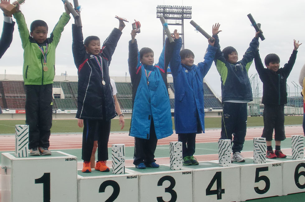 2年男子表彰。岩崎くんが川勝くんとの接戦を制し優勝。