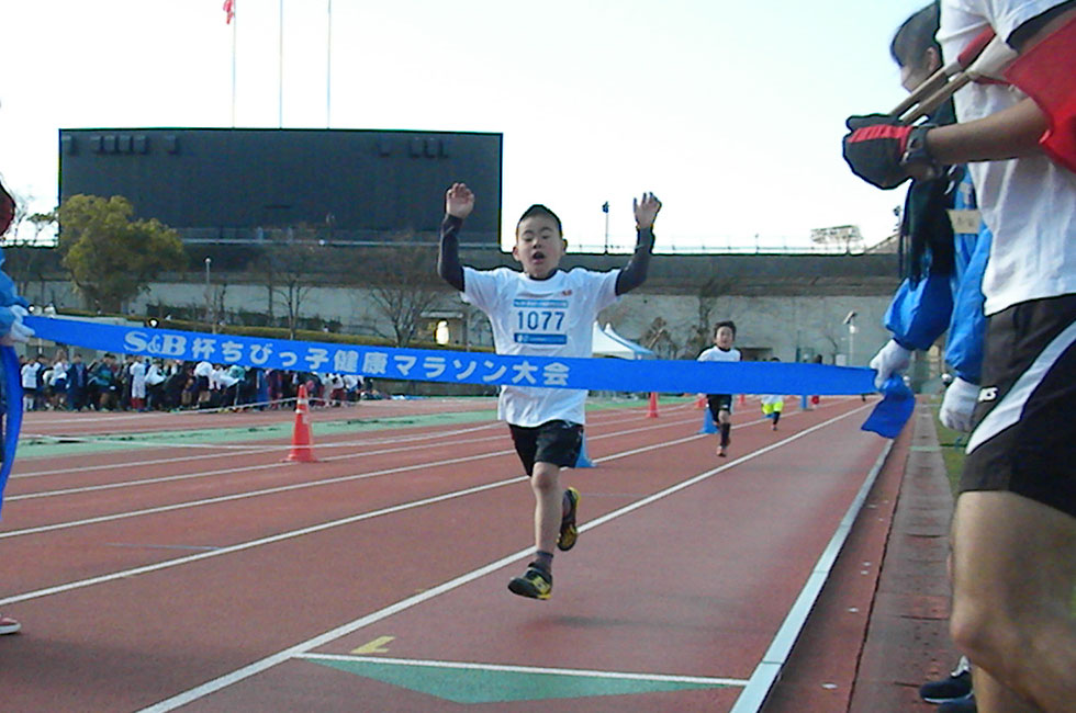 1年男子は橋本くんが6分25秒で優勝。
