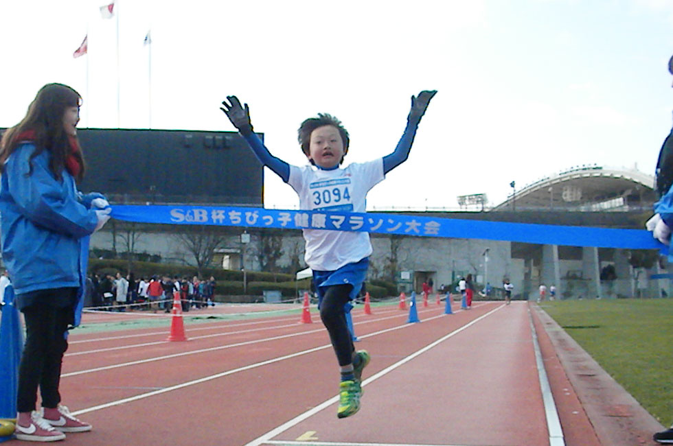 3年男子は山根くんが7分56秒で優勝。