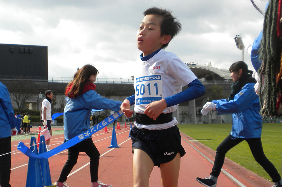 5年男子は板谷くんが10分38秒で初優勝。