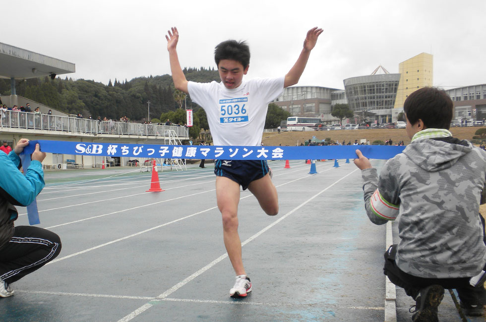 5年男子は選手宣誓の前原くん連覇を達成。