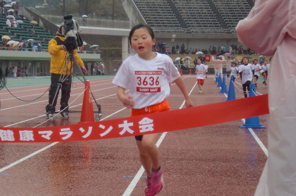 3年女子は間城さんが8分44秒で初優勝