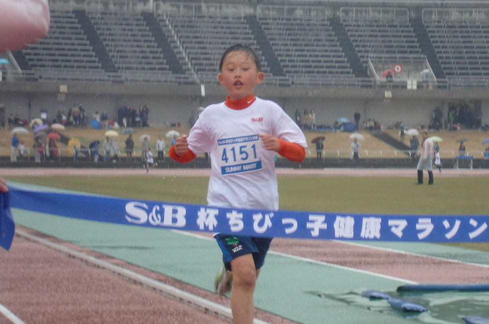 4年男子は中村くんが7分56秒で初優勝。