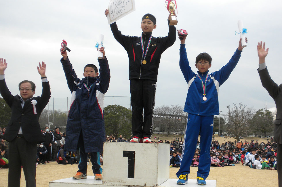 4年男子は尾崎くんが優勝。2位は加世堂くん、3位は雨澤くん。