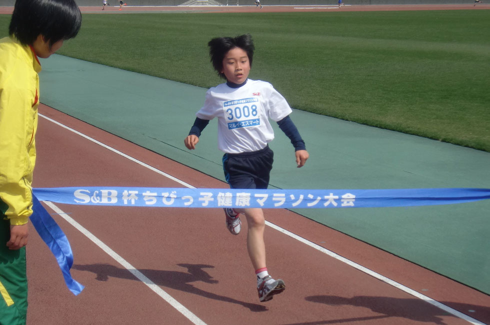 3年男子は井上くんが7分36秒で初優勝。