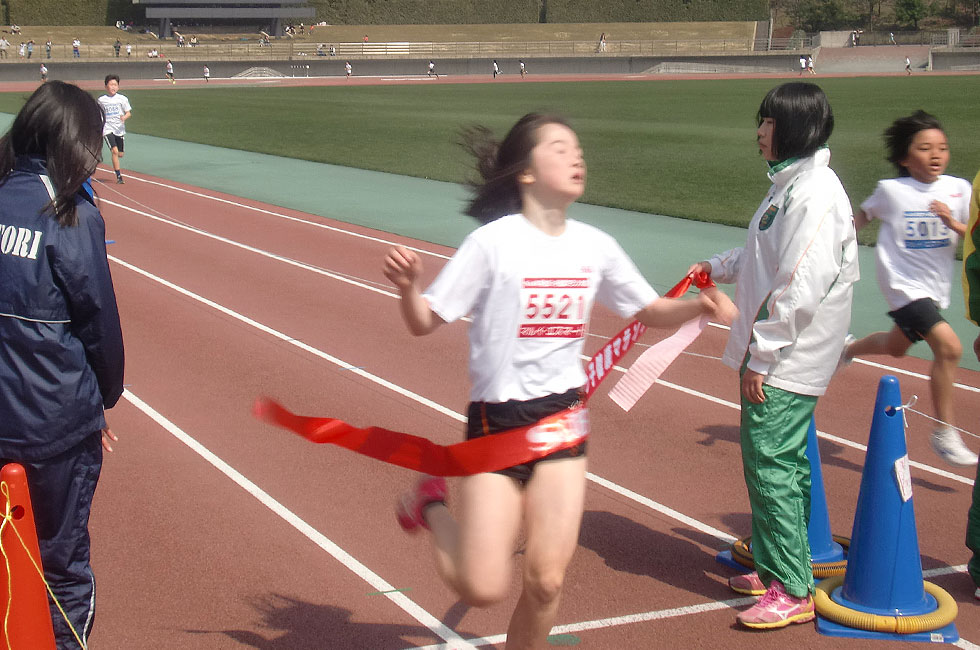 5年女子は清水さんが11分53秒で5連覇達成。