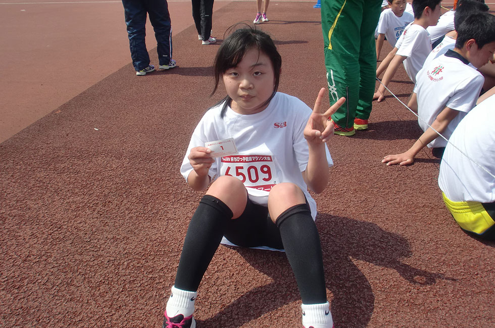 6年女子は小山さんが12分07秒で３度目のＶ。