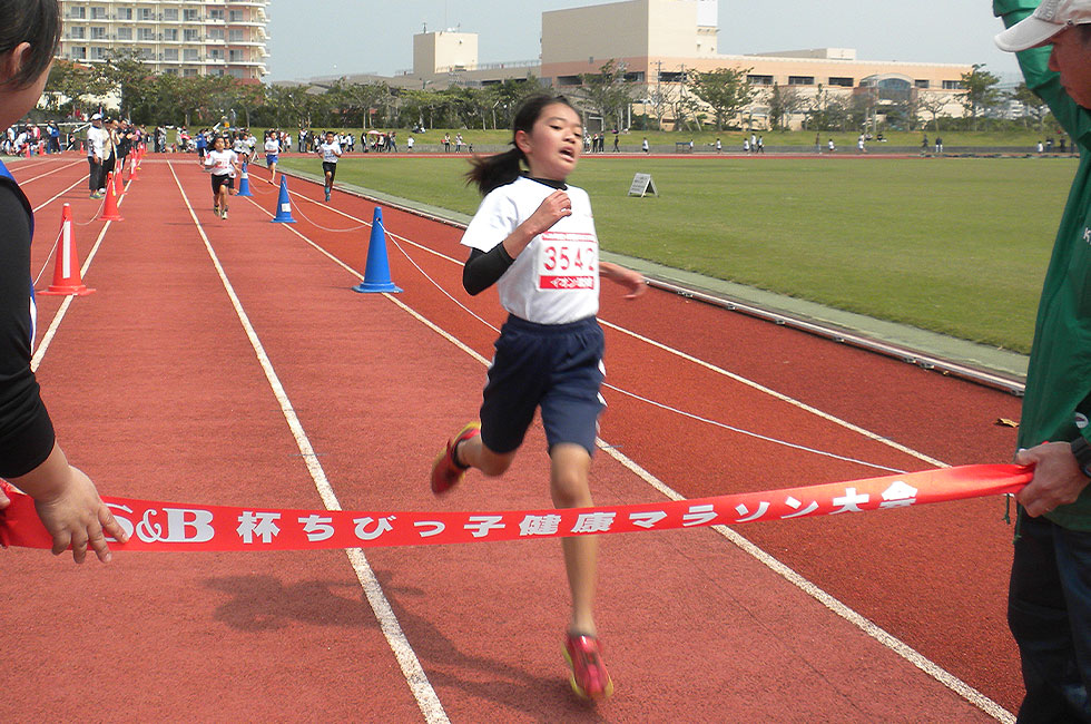 3年女子は相田さんが大会新記録で優勝。
