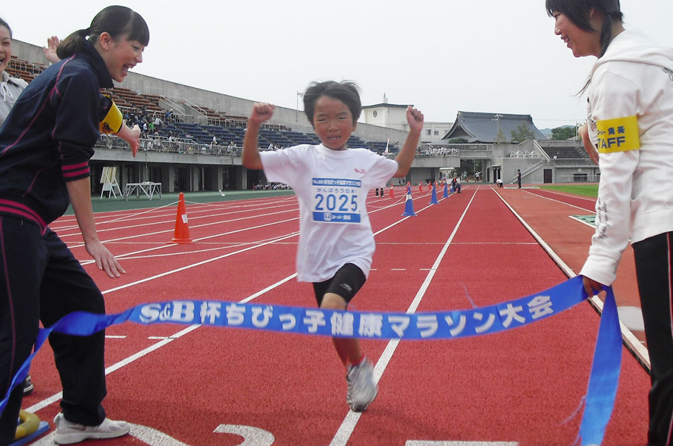 2年男子は畑中くんが函館大会新記録で優勝。