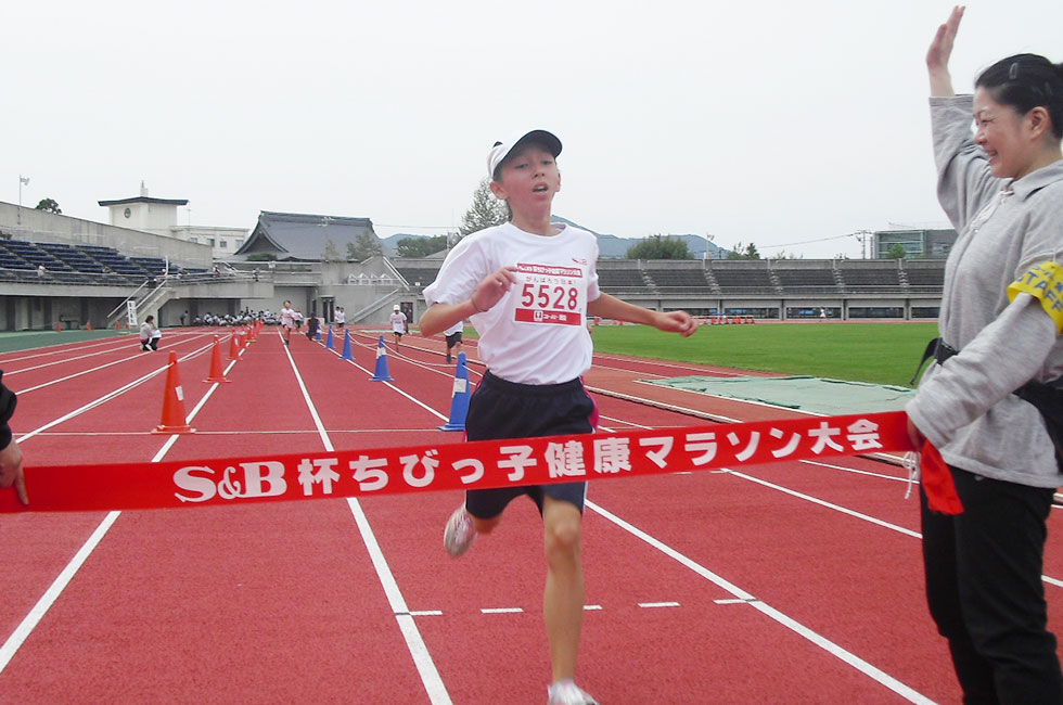 5年女子は入船さんが12分32秒で初優勝。