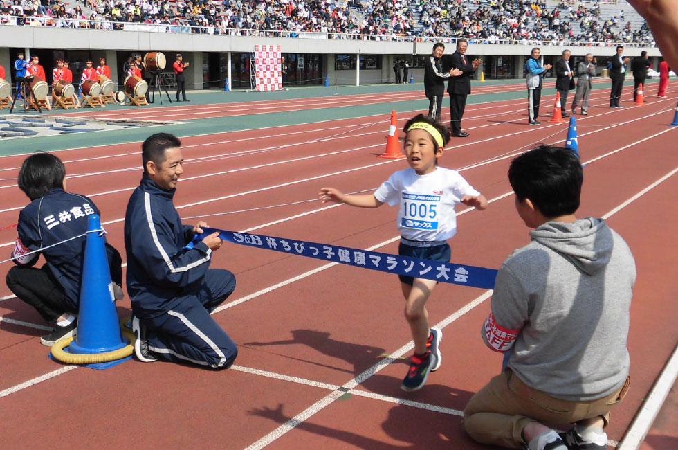 1年男子は鬼形くんが6分15秒の千葉大会新記録で優勝。