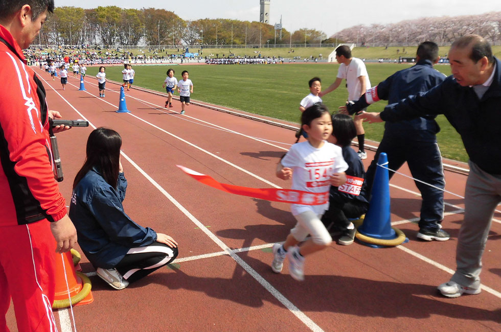 1年女子は石井さんが6分50秒で優勝。