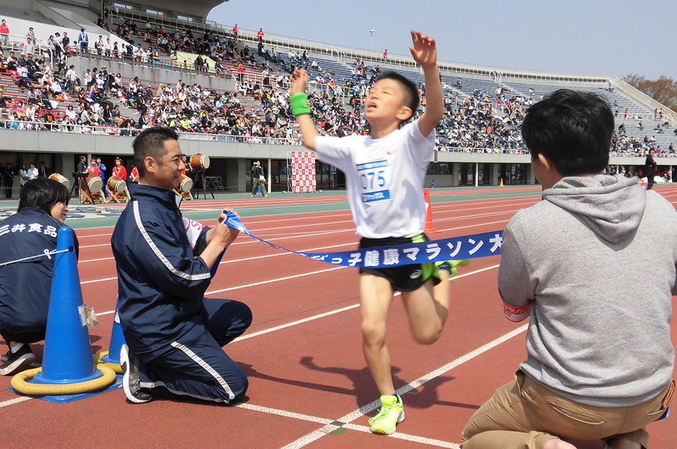 4年男子は加瀬くんが6分58秒の千葉大会新記録で初優勝。