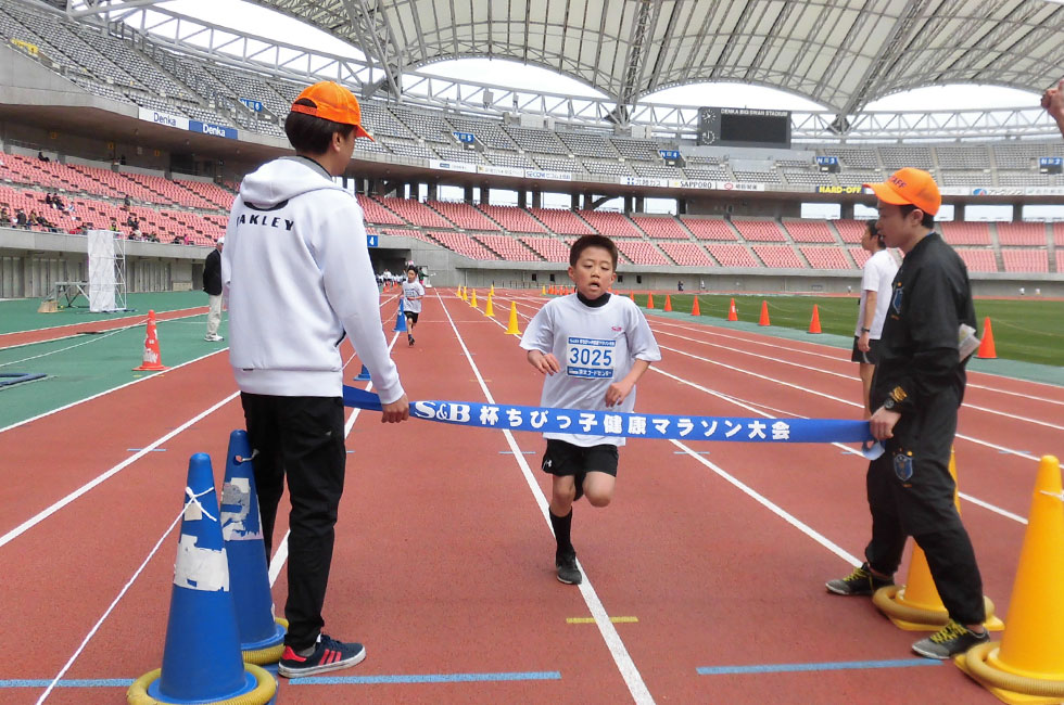 3年男子は村山くんが7分36秒の好記録で3連覇達成。