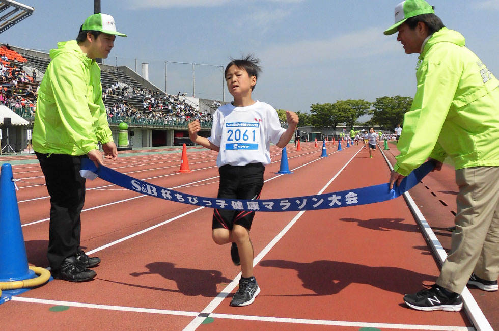 2年男子は井手くんが6分4秒で優勝。