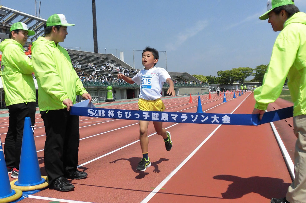 4年男子は近藤くんが7分5秒の好記録で優勝。