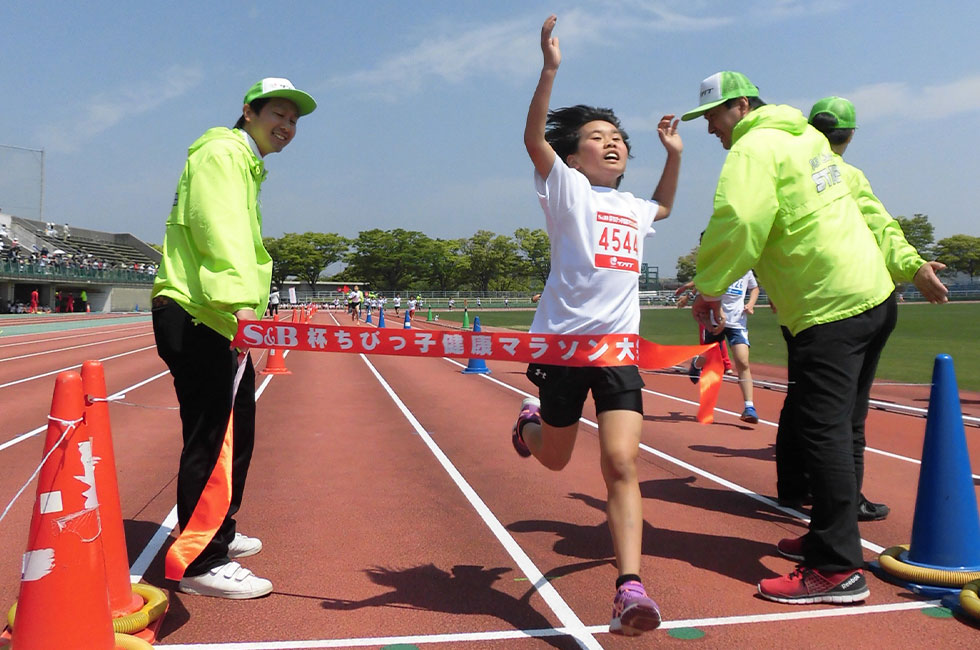 4年女子は宇野さんが7分54秒で3連覇達成。