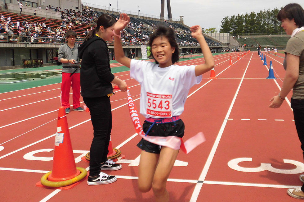 5年女子は根本さんが12分9秒で優勝。