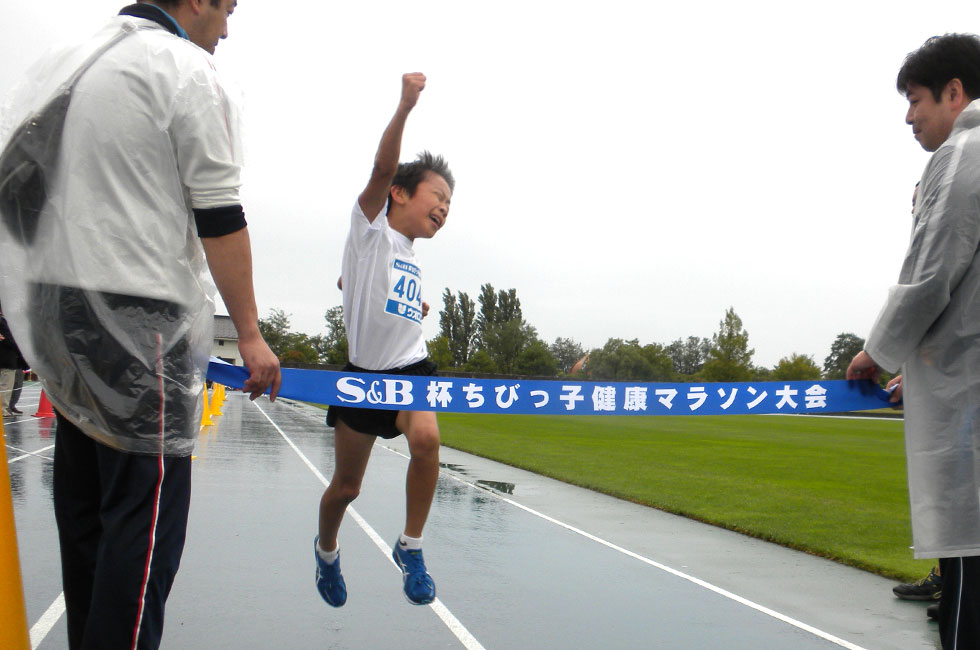 4年男子は山﨑くんが2連覇を達成。