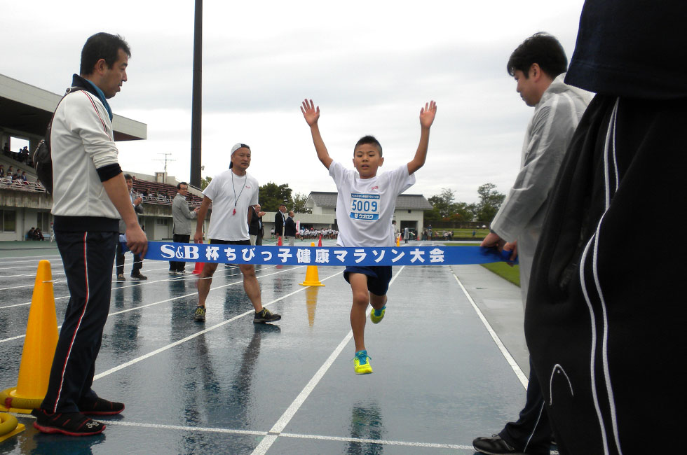 5年男子は岡田くんが後続を大きく引き離し、初優勝。