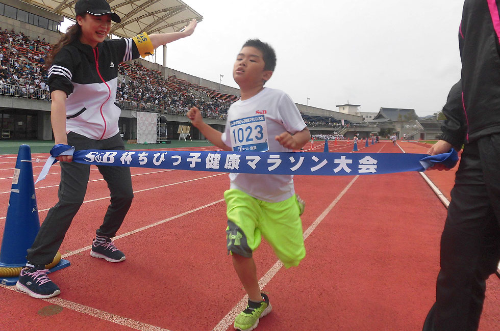 1年男子は渡辺くんが6分31秒で優勝。