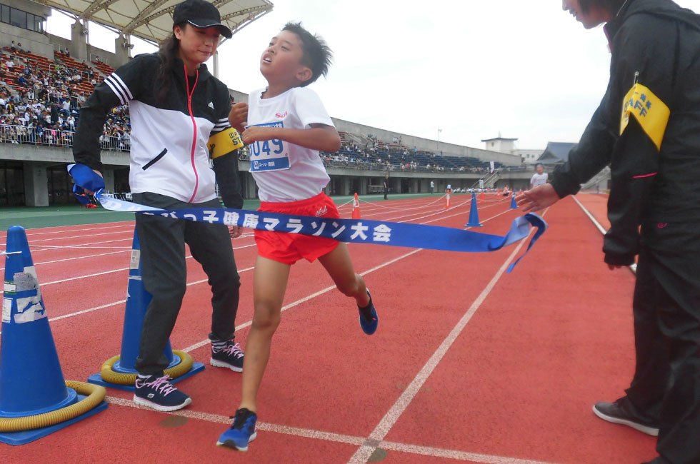 3年男子は小林くんが7分47秒で初優勝。