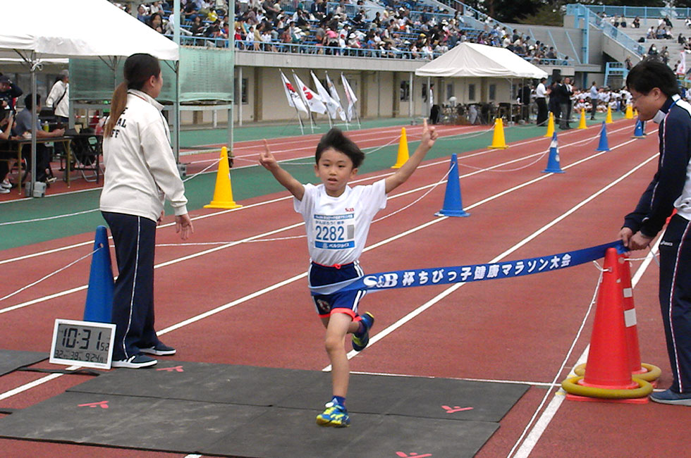 2年男子は山崎くんが連覇を達成。